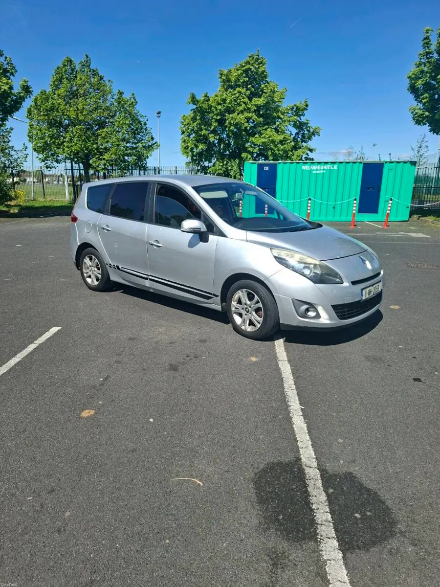 2011 Renault Grand Scenic - Image 1