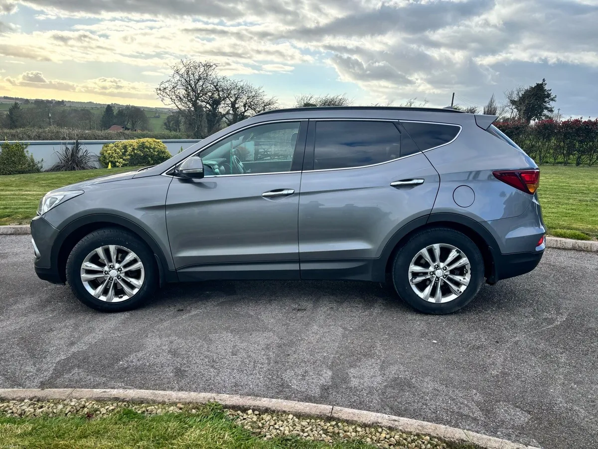 HYUNDAI SANTA FE PREMIUM - Image 2