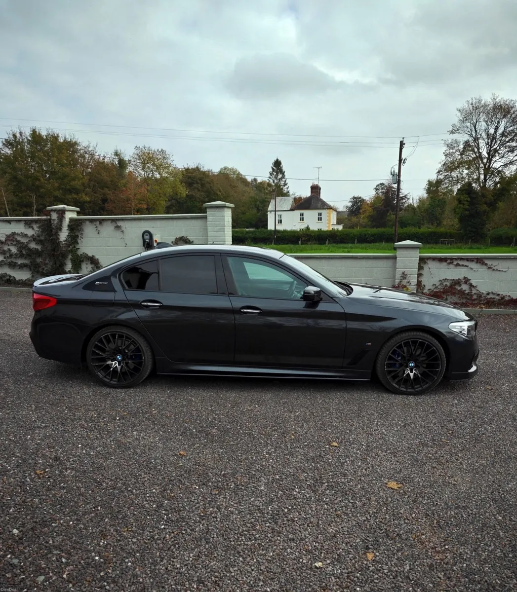 BMW 5-Series 2018 - Image 2