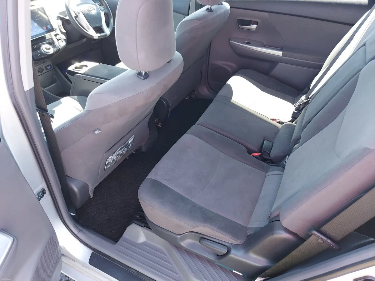 Toyota Prius  ALPHA 2013 HYBRYD - Image 2