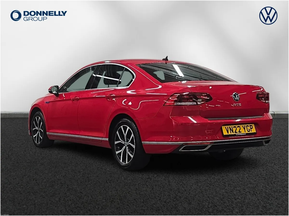 Volkswagen Passat Saloon GTE - Image 3