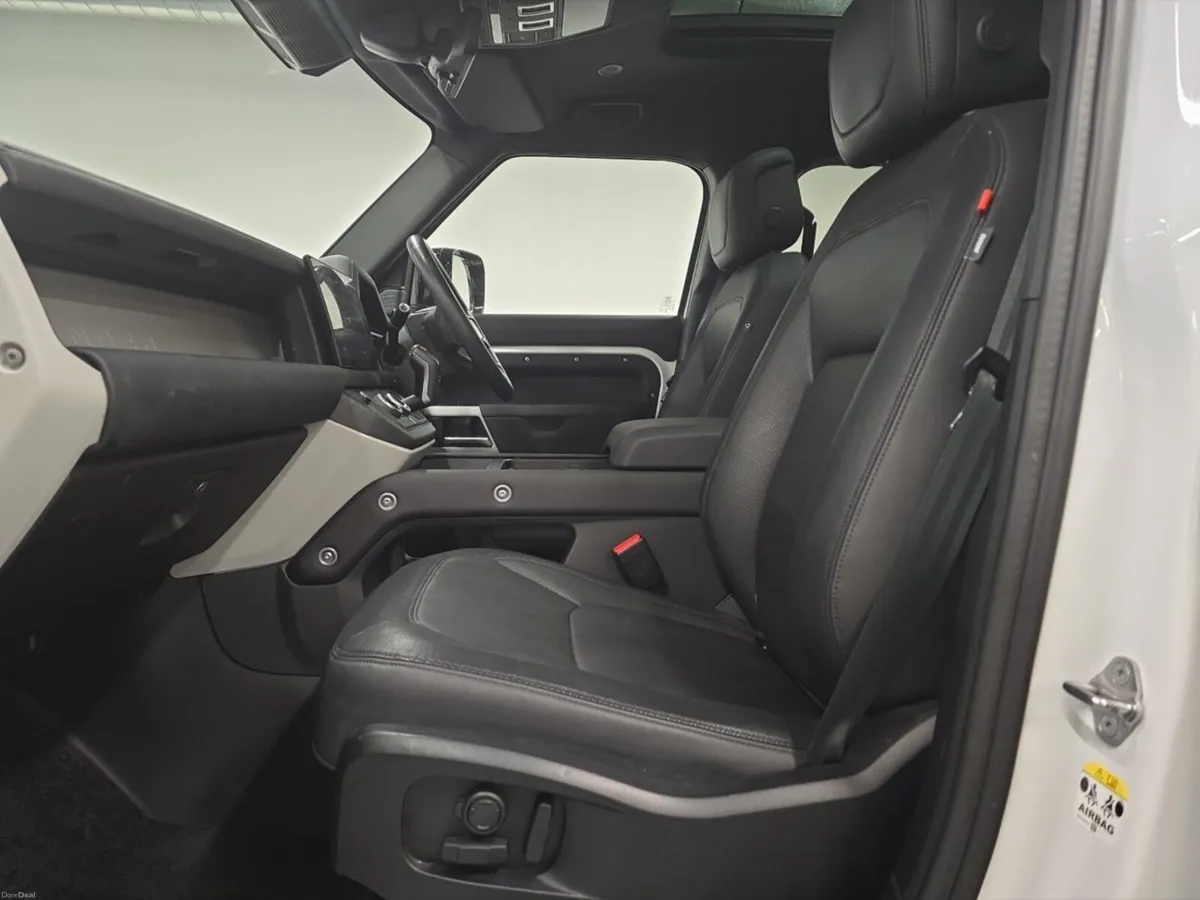 Land Rover Defender Diesel Estate X-Dynamic HSE - Image 3