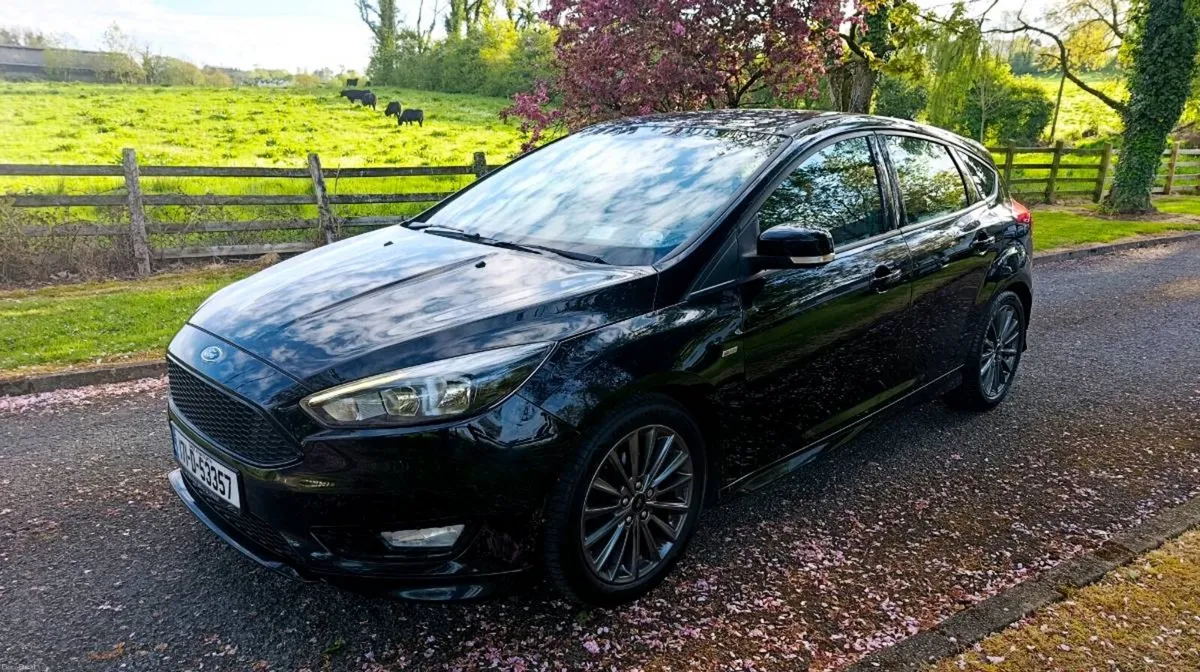 2017 Ford Focus Stline Diesel - Image 3