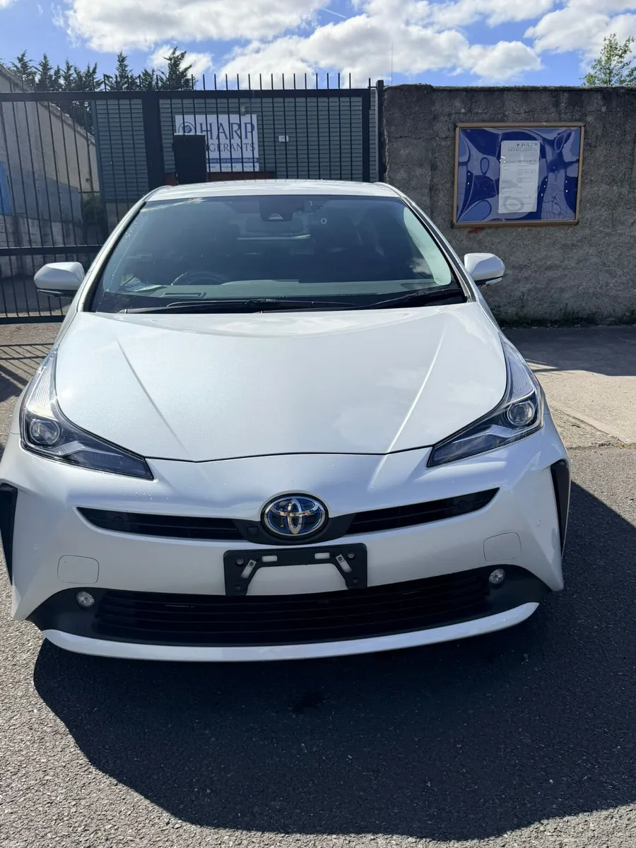 2022 Toyota Prius White - Image 1