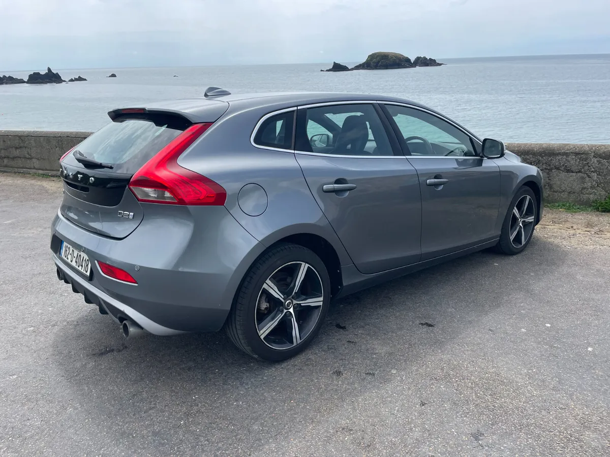 162 Volvo V40 R-Design.. Auto.. Low KMs.. 1 Owner - Image 4