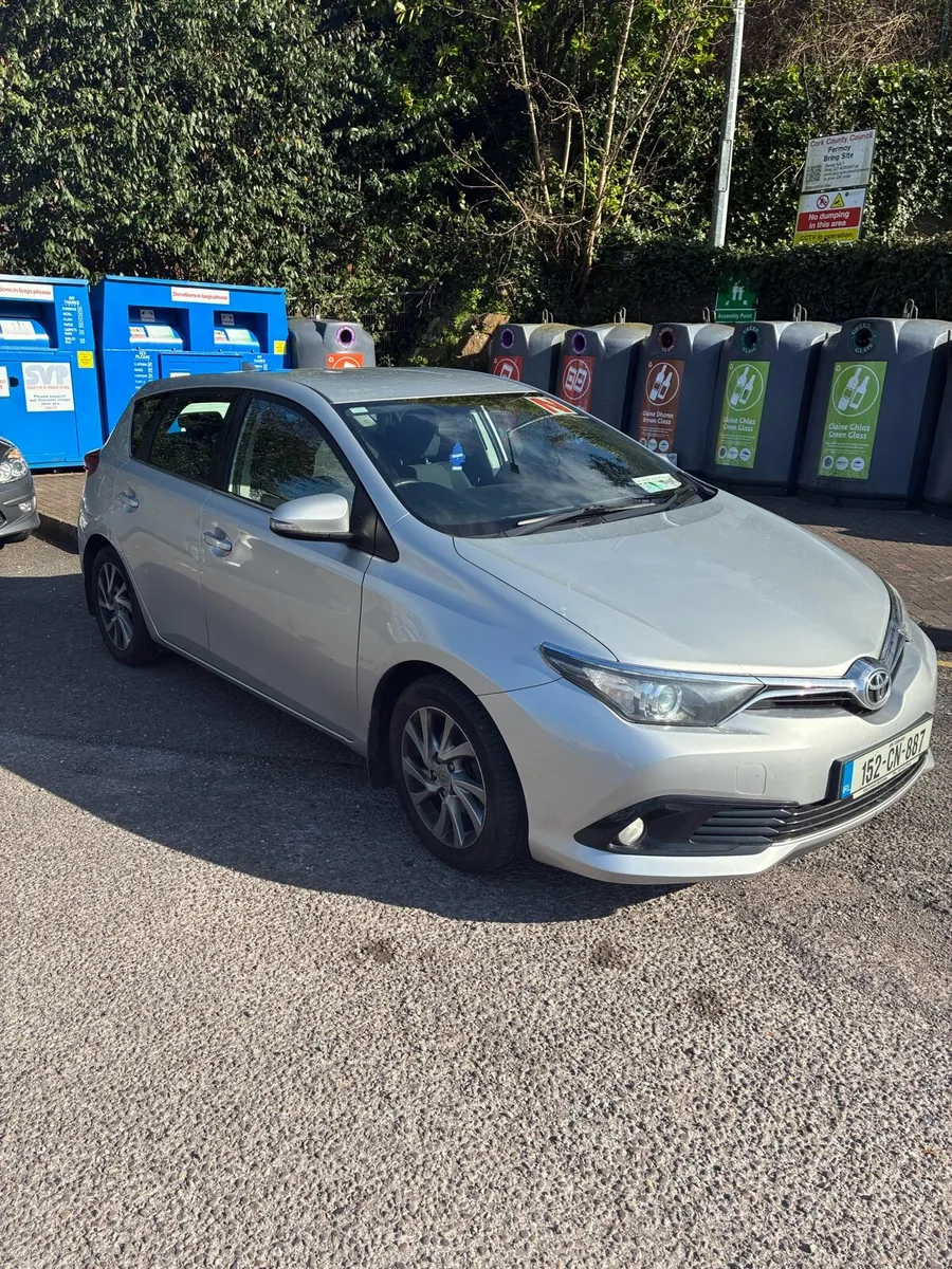 2015 Toyota Auris - Image 2