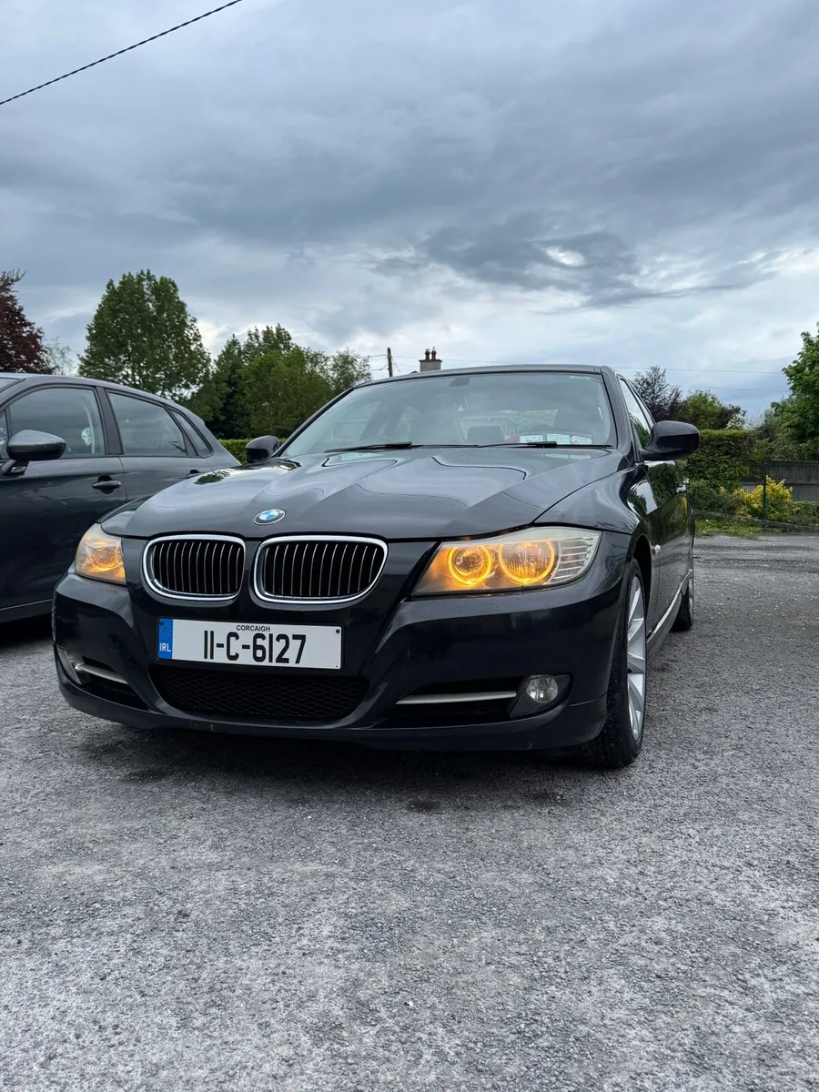 BMW 3-Series 2011 - Image 4