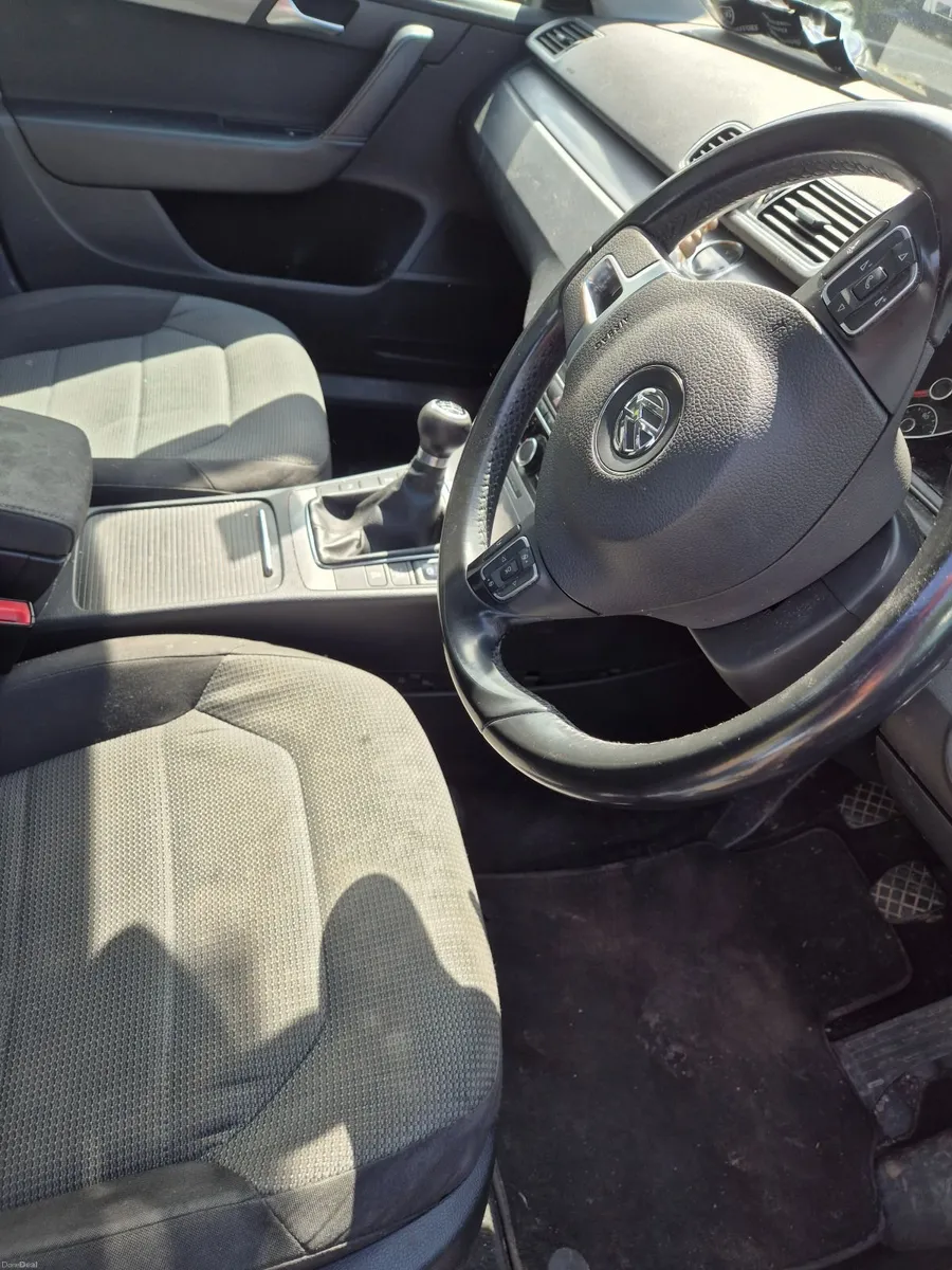 Volkswagen Passat 2012 - Image 3