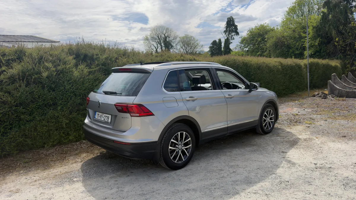 2017 2.0TDI Volkswagen Tiguan (Sunroof Model) - Image 4