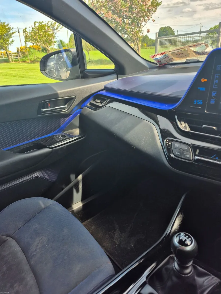 Toyota C-HR 2018 - Image 1