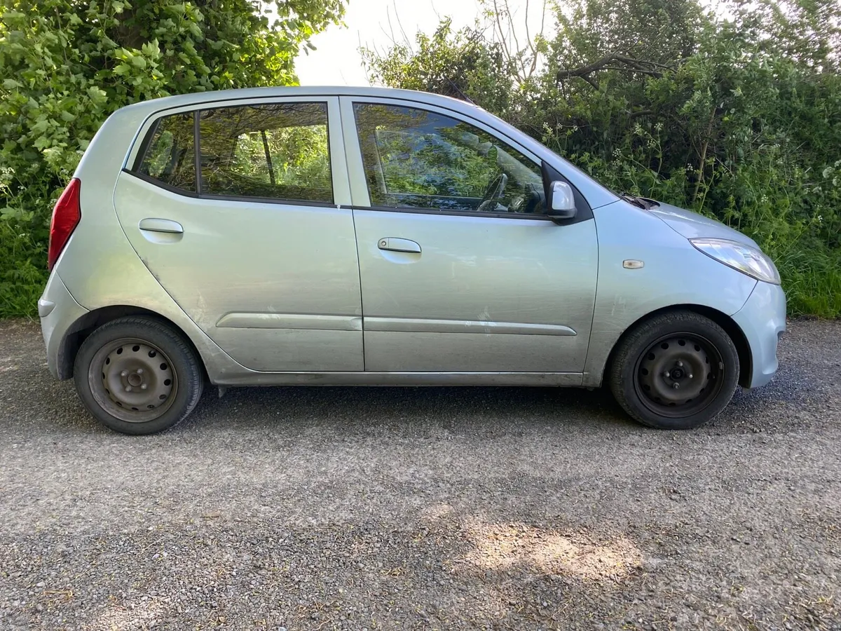 HYUNDAI I10 DRIVING SWEET LH SIDE DAMAGE - Image 2
