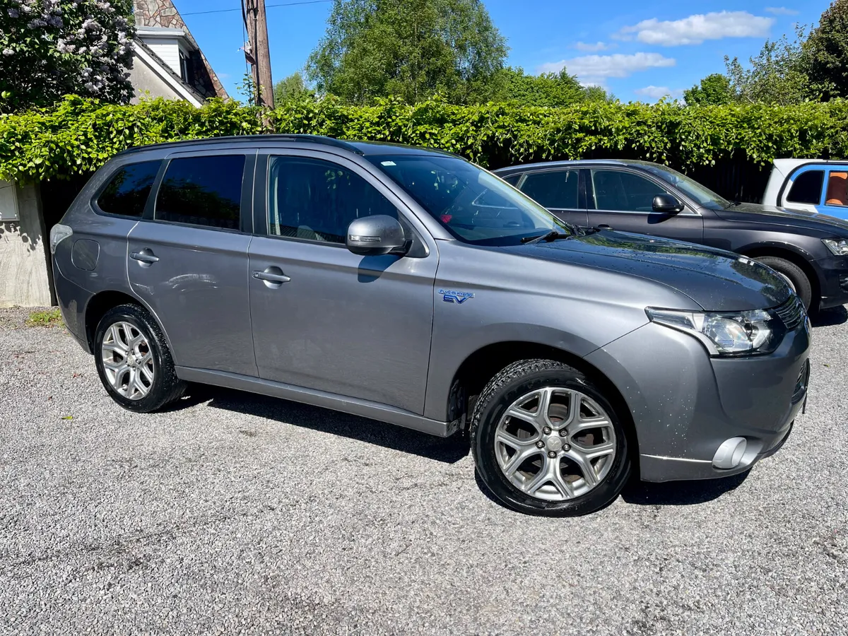 142 Mitsubishi Outlander AWD - Image 2