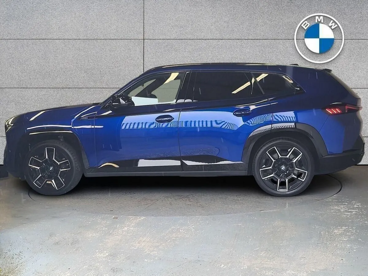 BMW XM 50e - Image 3