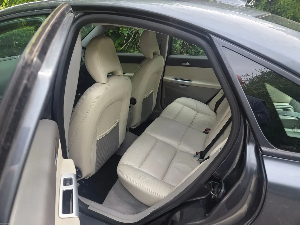 Volvo S40 2010 - Image 2
