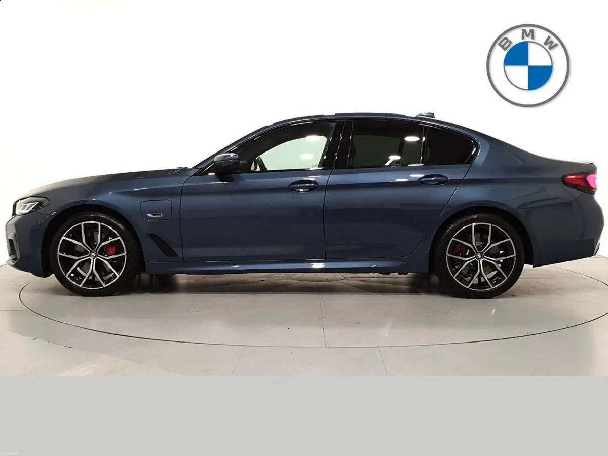 BMW 5-Series 530e M Sport Saloon - Image 4