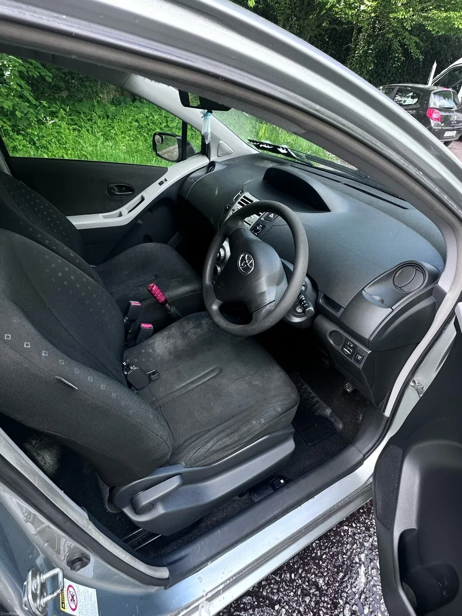 Toyota Yaris 1.0 petrol 2007 Clean car - Image 2