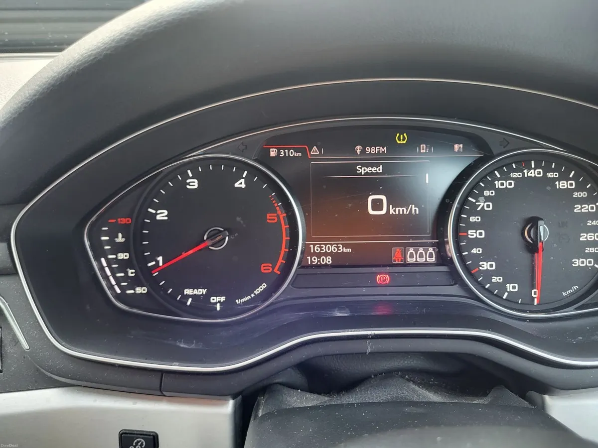 Audi A4 2017 - Image 2