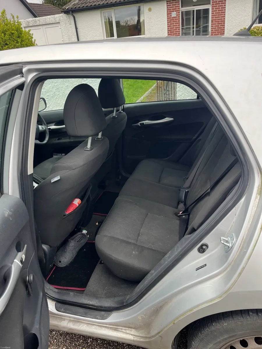 Toyota Auris 2012 - Image 1