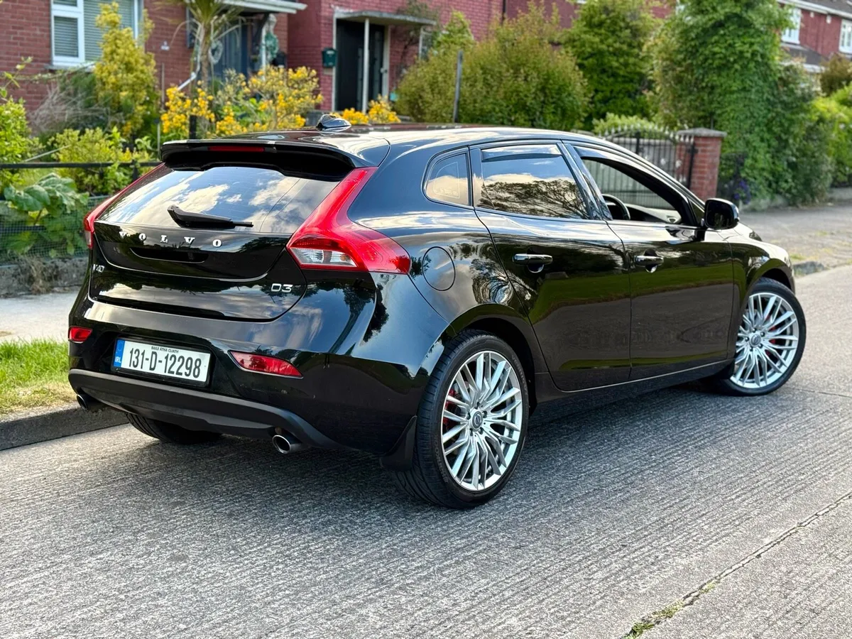 Volvo V40 Auto  2.0 D 5cilinder lovely - Image 2