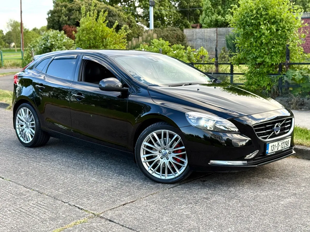 Volvo V40 Auto  2.0 D 5cilinder lovely - Image 1