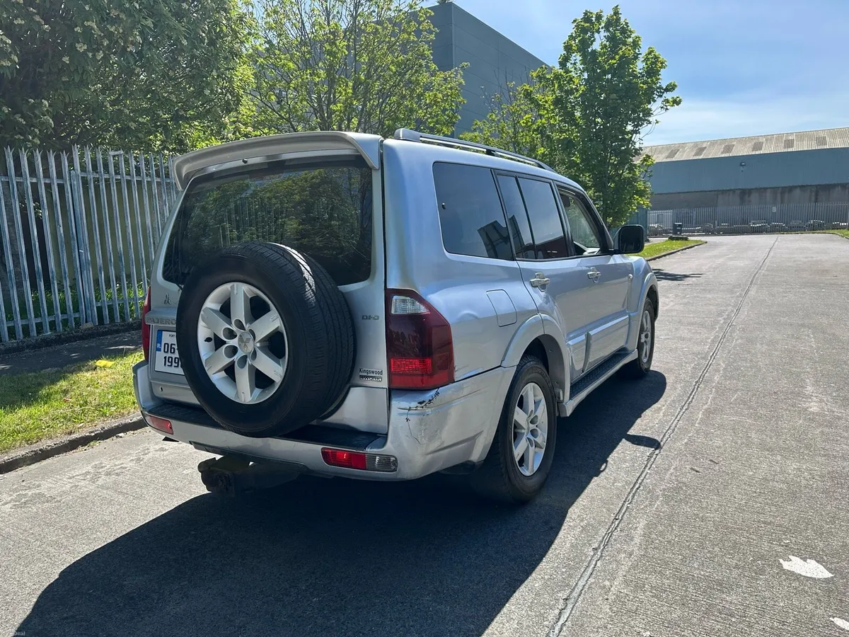 2006 Mitsubishi pajero auto Lwb - Image 2