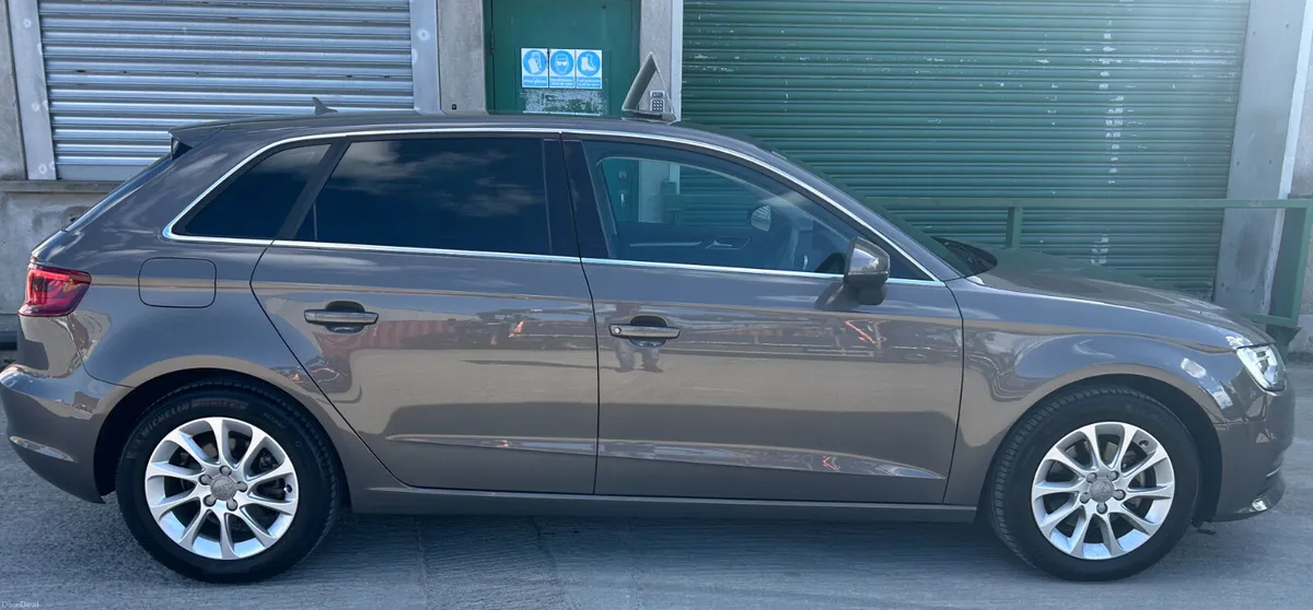 2015 Audi A3 (AUTO & LOW MILAGE) - Image 4