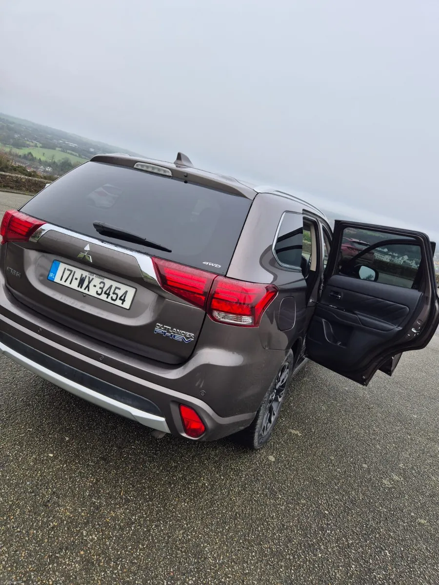 Mitsubishi Outlander Phev - Image 4