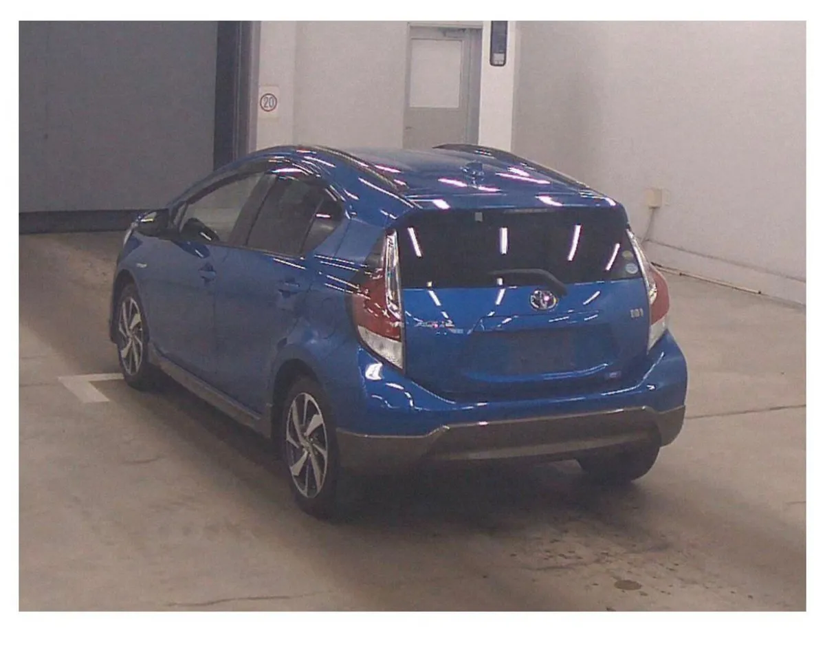 2015 Toyota Aqua Blue Urban - Image 2