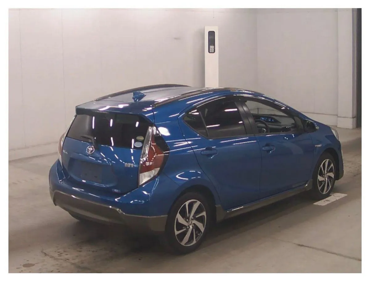 2015 Toyota Aqua Blue Urban - Image 4