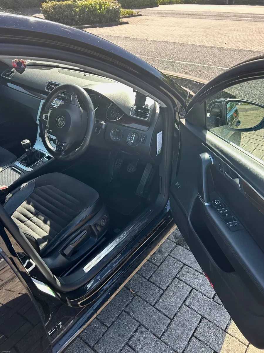Volkswagen Passat 2012 - Image 4