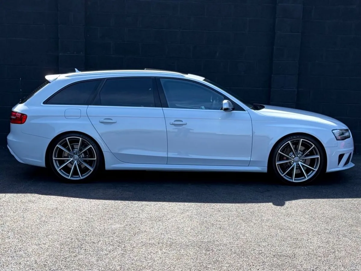 Audi RS4 AVANT 4.2FSI V8 444BHP QUATTRO - Image 4