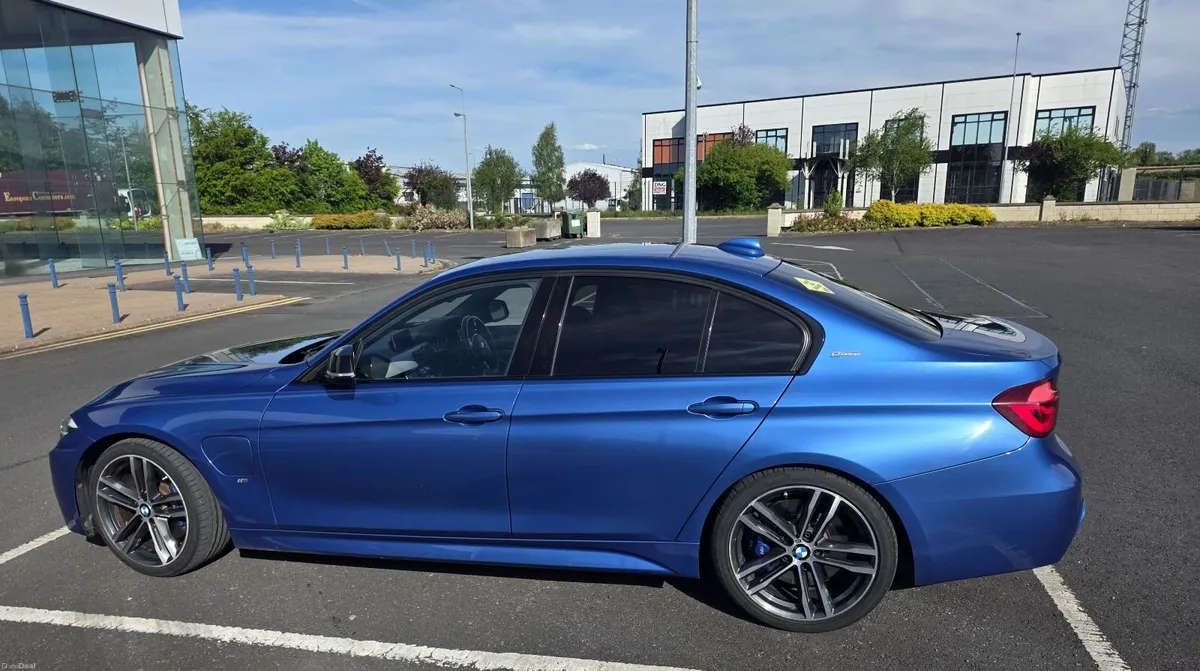 BMW 3-Series 2017 - Image 1