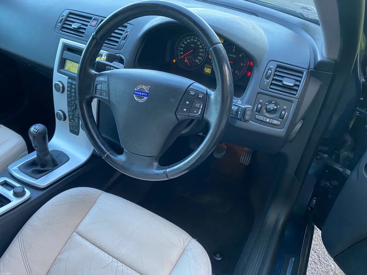 VOLVO AS NEW 151 KMS FULL SERVICE HISTORY ❤️ - Image 4
