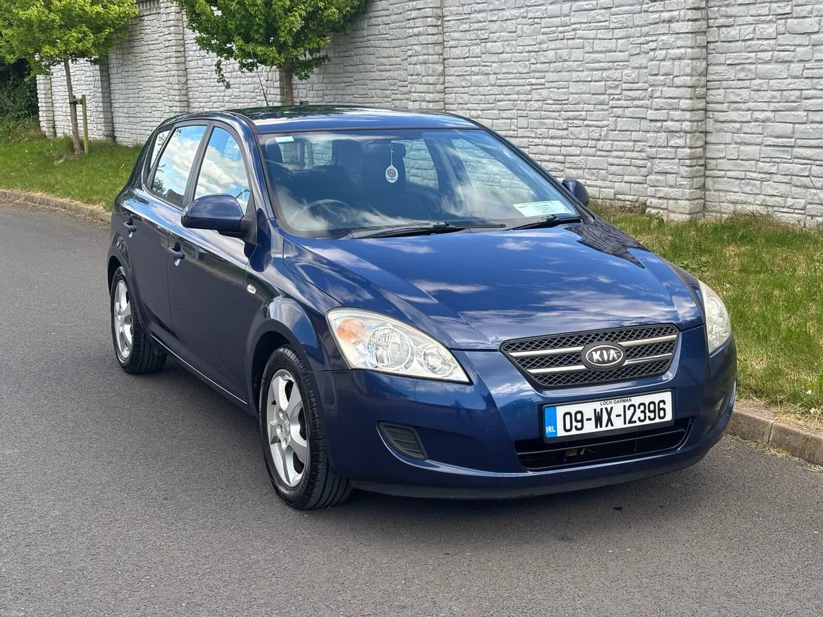 Kia Ceed GS 1.6 Diesel  Hatchback Manual - Image 2