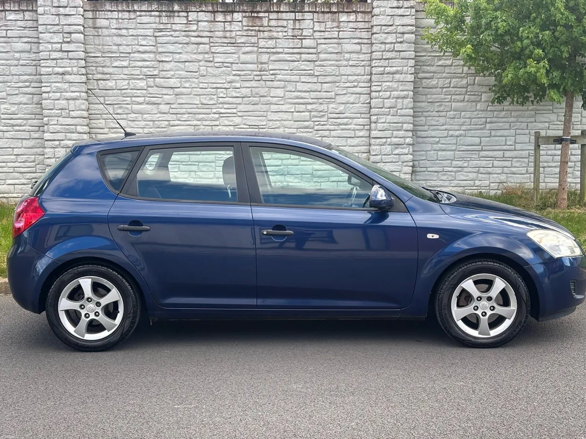 Kia Ceed GS 1.6 Diesel  Hatchback Manual - Image 3