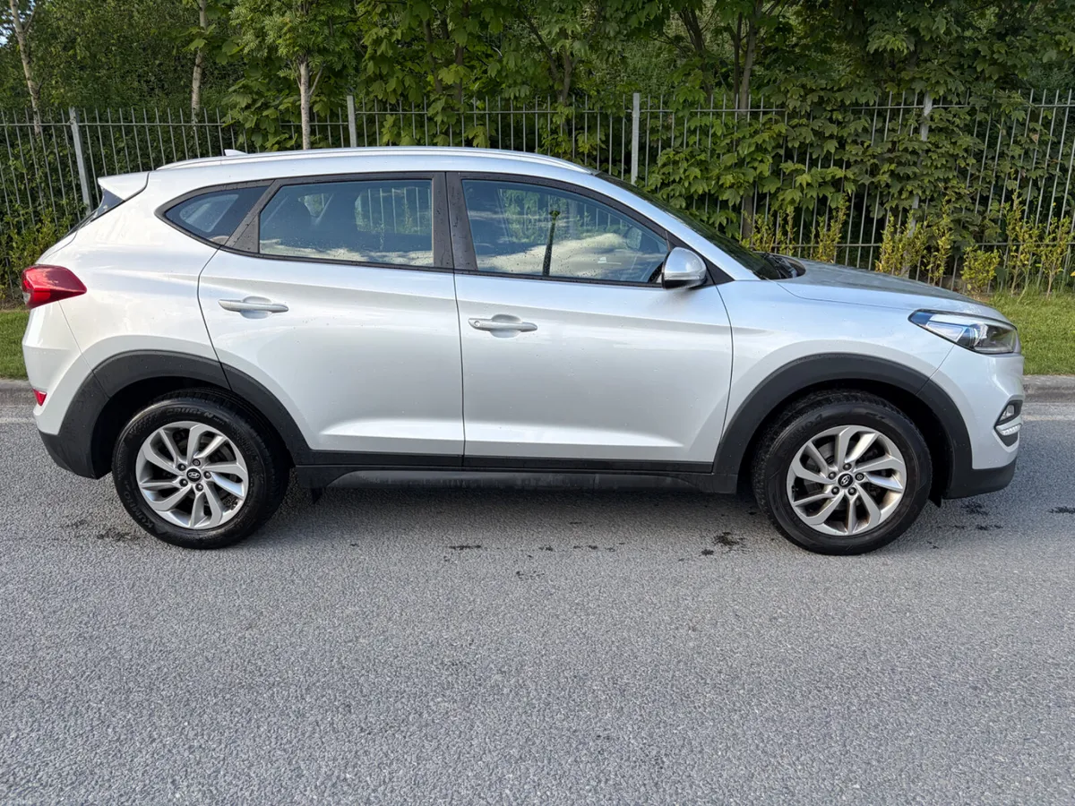 Hyundai Tucson 2017 VERY LOW MILES - Image 3