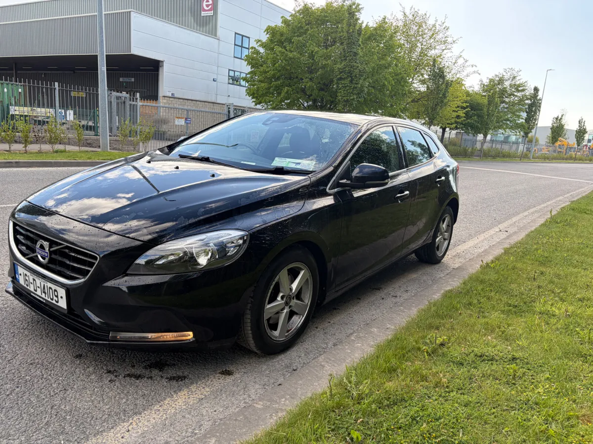 Volvo V40 2016 1 OWNER FROM NEW - Image 3