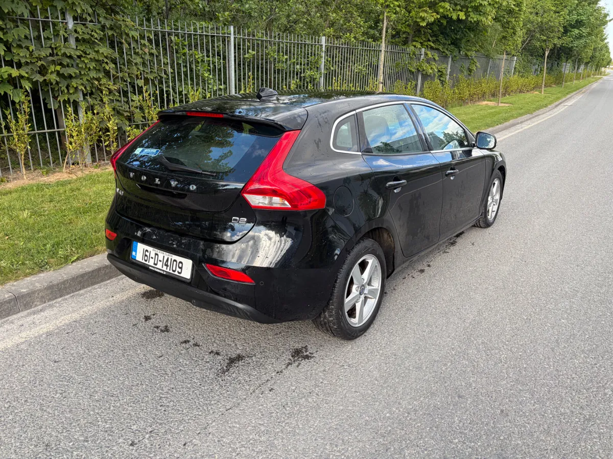Volvo V40 2016 1 OWNER FROM NEW - Image 5