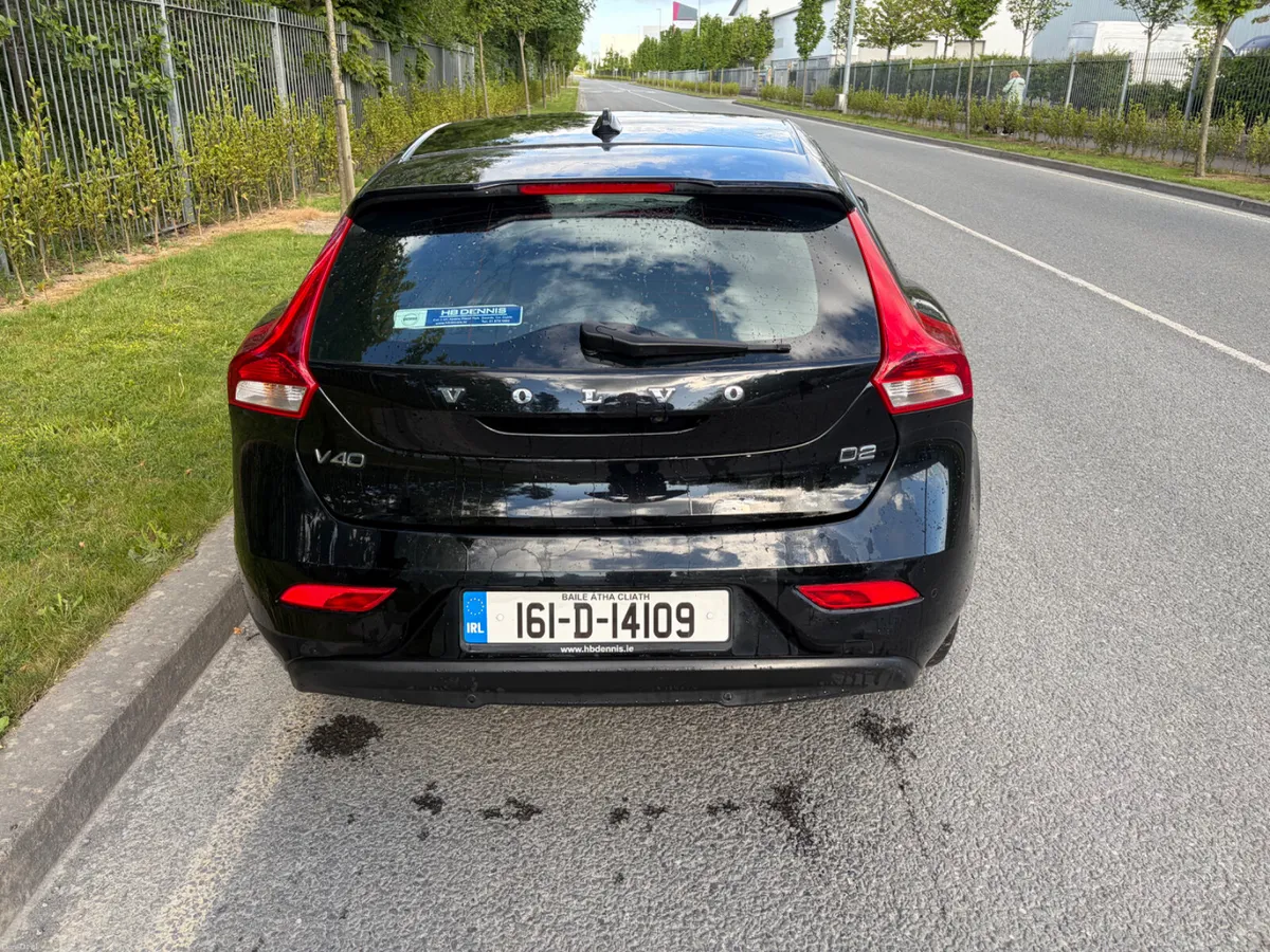 Volvo V40 2016 1 OWNER FROM NEW - Image 6