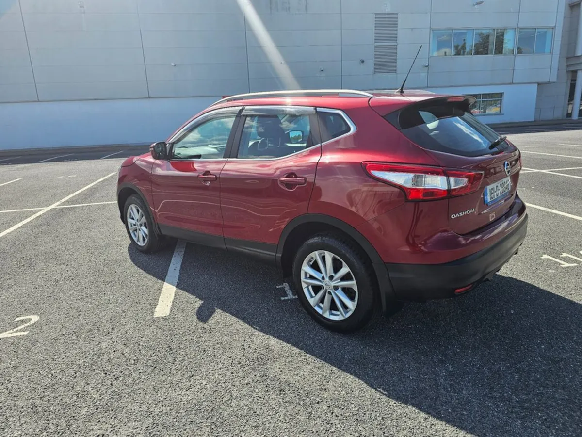 Nissan Qashqai 1.2 SV MY16 E6 4DR - Image 3