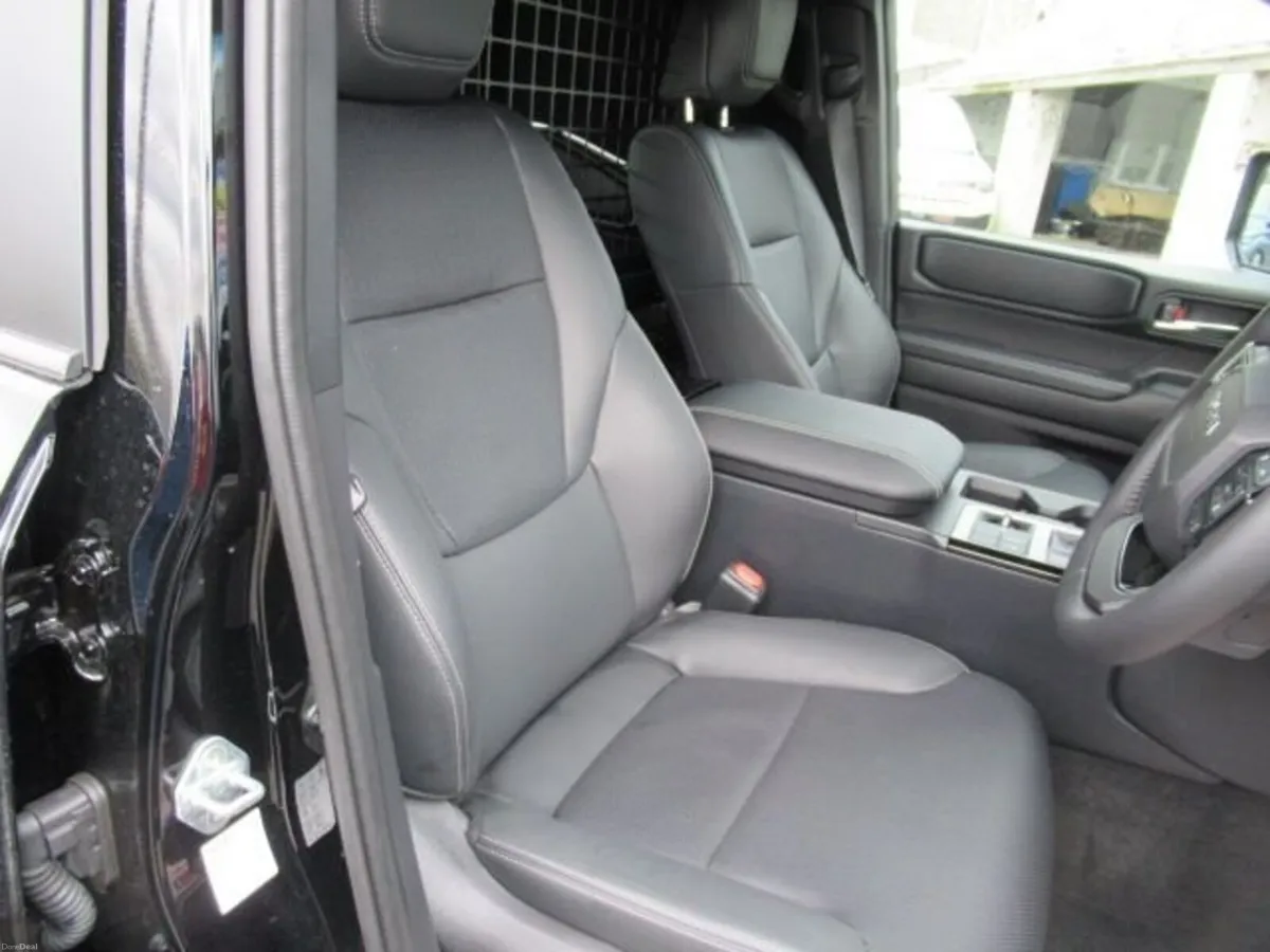 2.8D Panel Van 5dr Diesel Auto 4WD LWB Euro 6 (s/s - Image 3