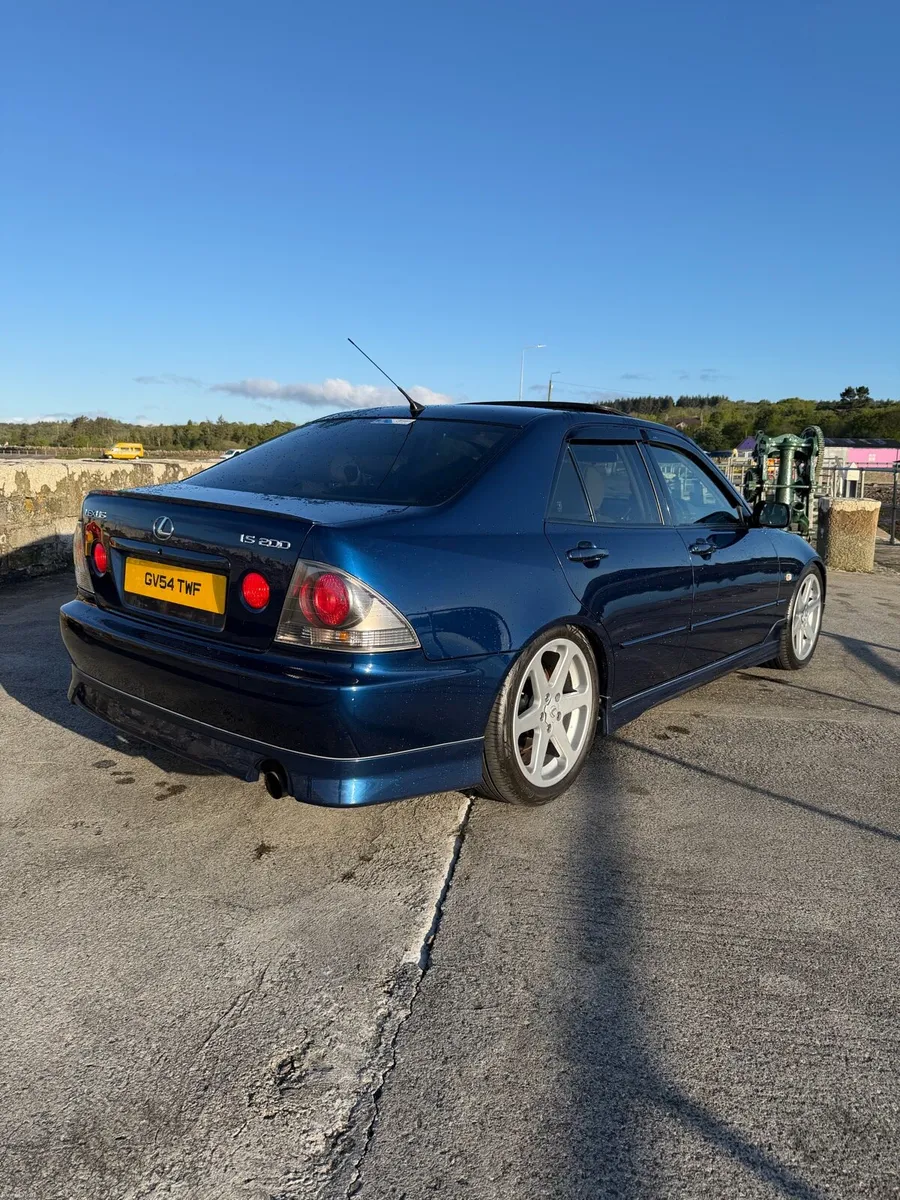 Lexus IS200 - Image 4