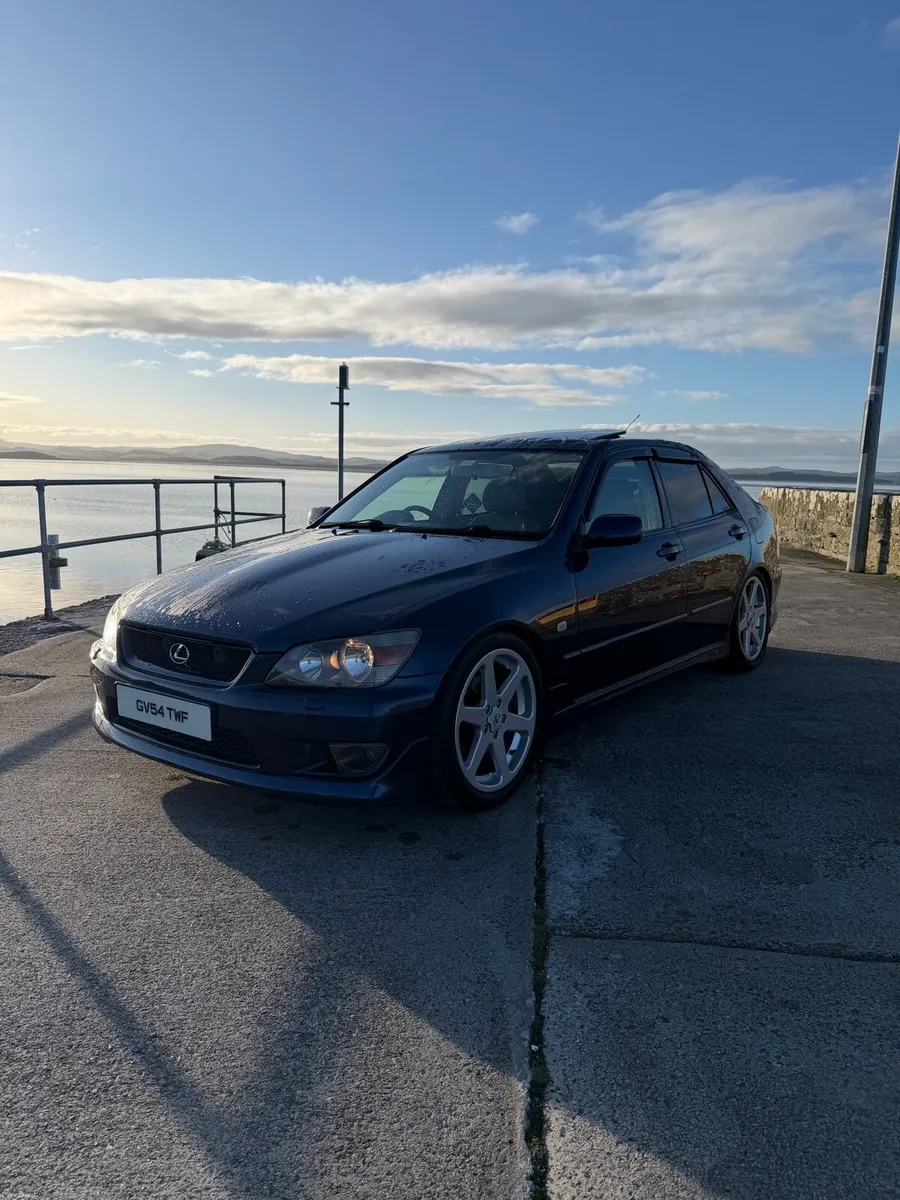 Lexus IS200 - Image 2