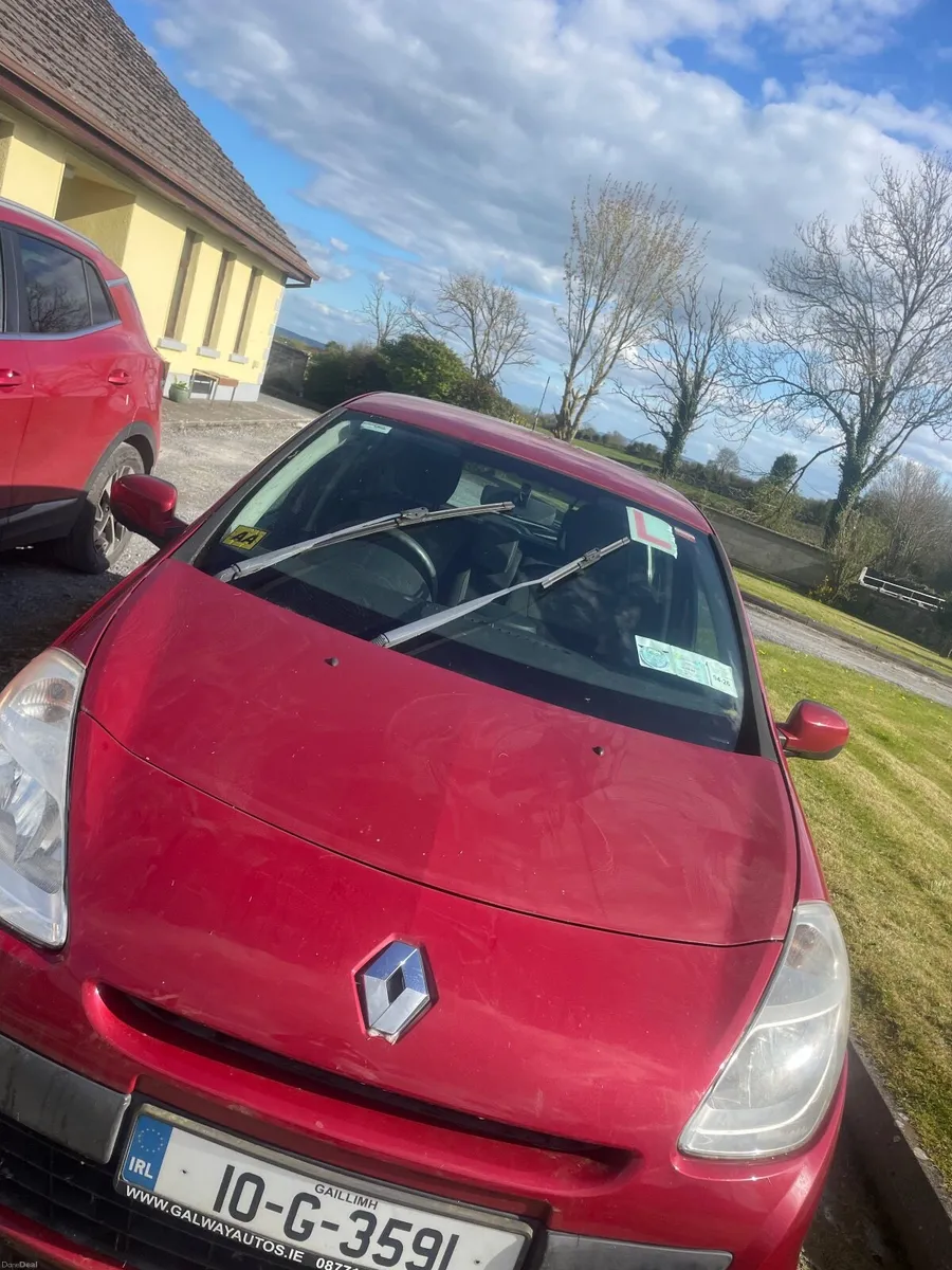 Renault Clio 2010 - Image 1
