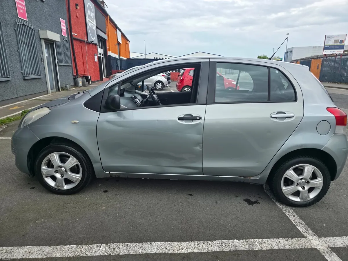 Toyota Yaris 2009 - Image 4