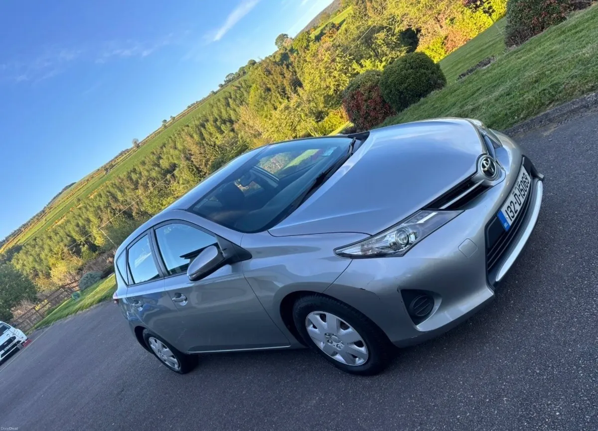 Toyota Auris 2013 - Image 1
