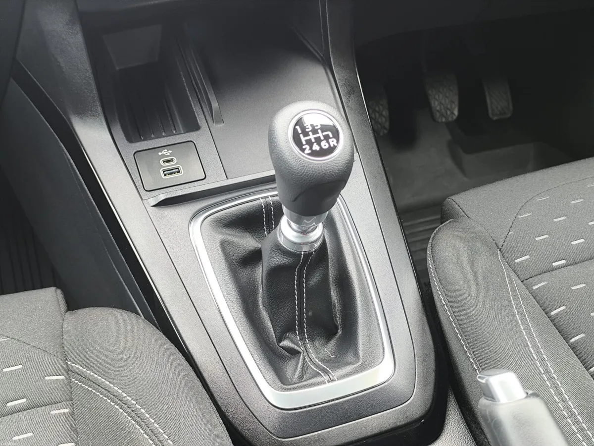 2025 Ford Puma 1.0L Hybrid 125 Ps Titanium - Image 2