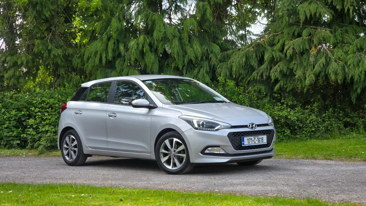 🔥2017 Hyundai i20 Deluxe 1.2 Petrol Only 73k km🔥 - Image 2