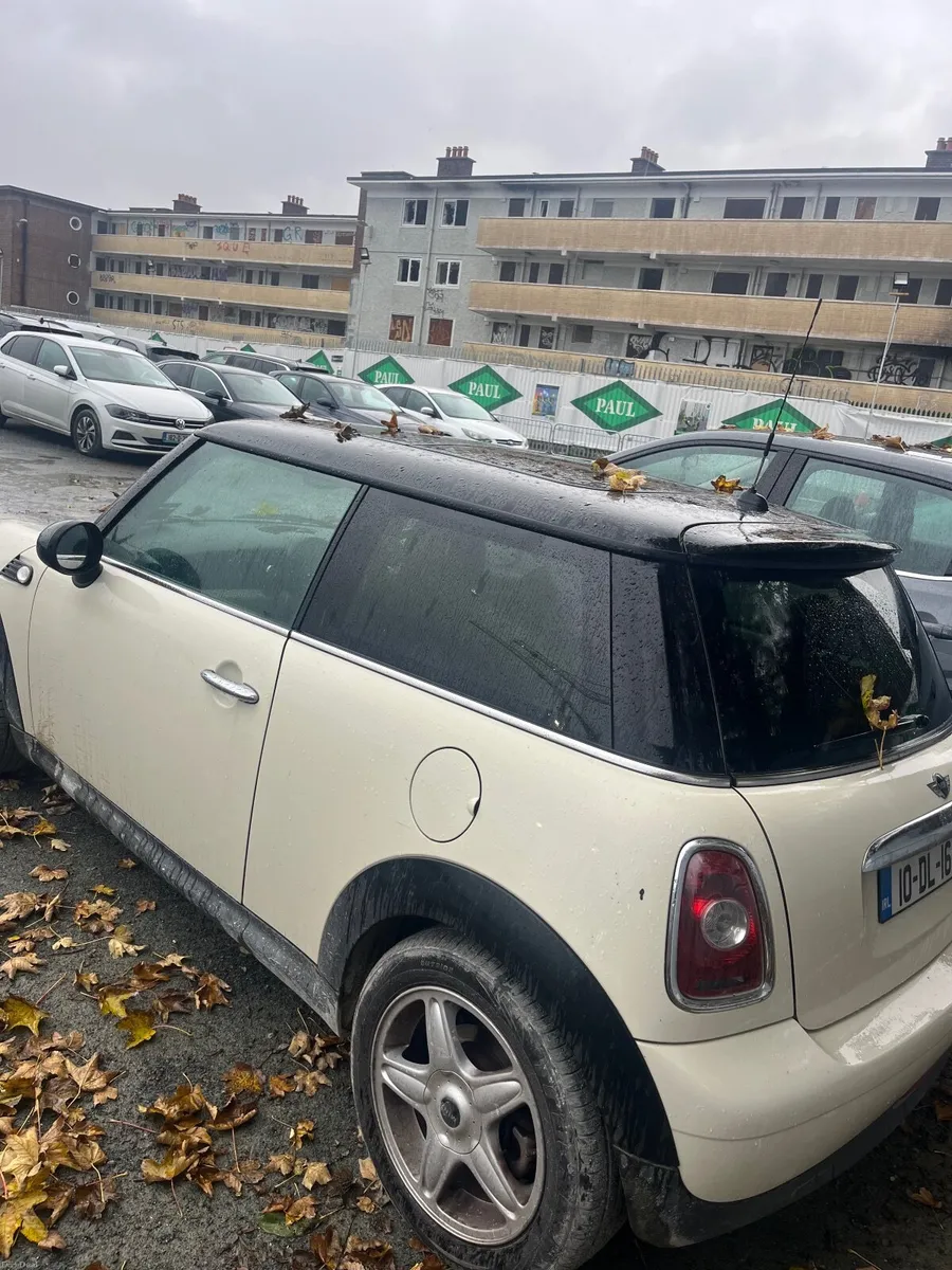Mini Cooper 2010 - Image 1