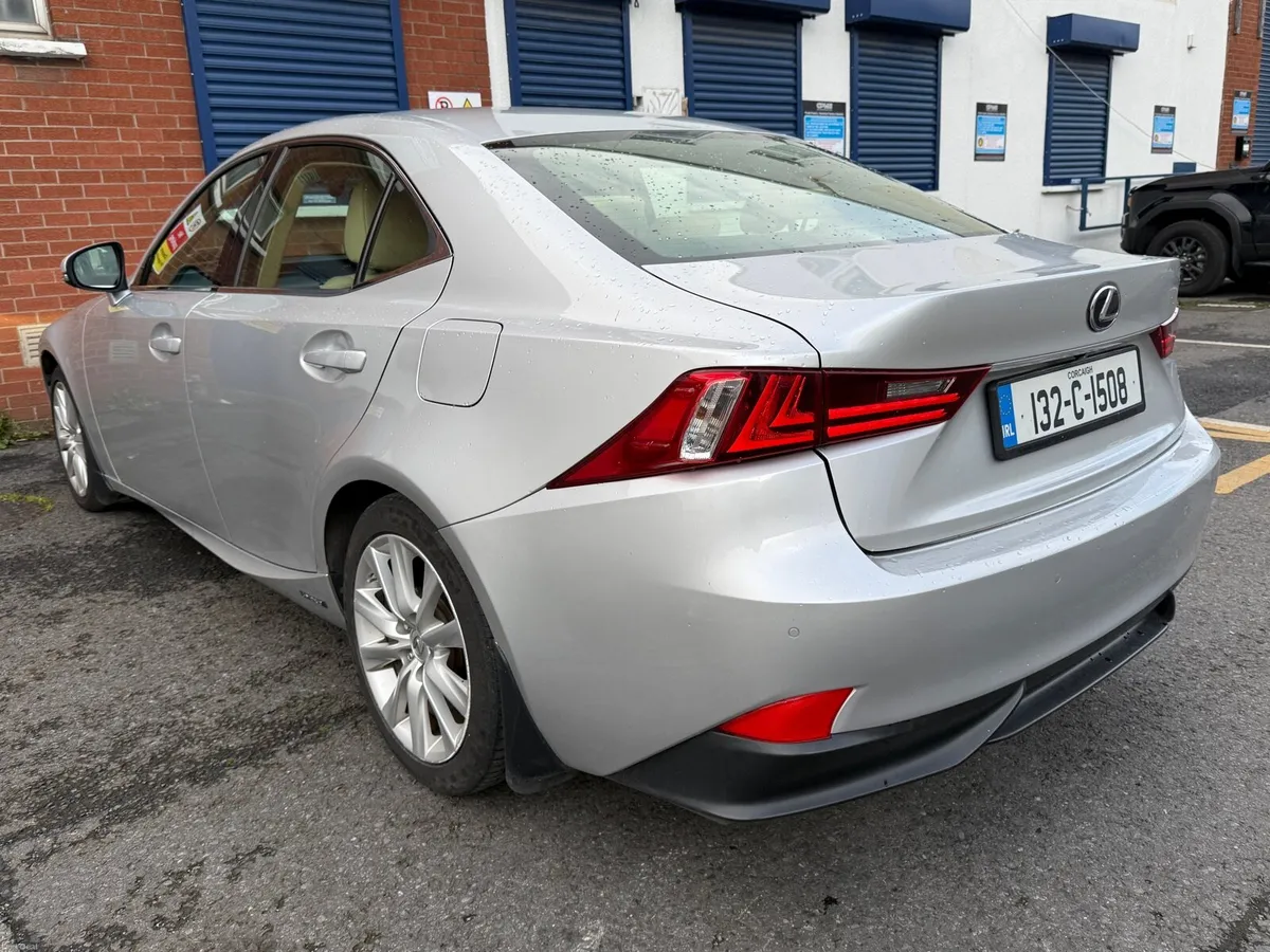 Lexus is300h - Image 3